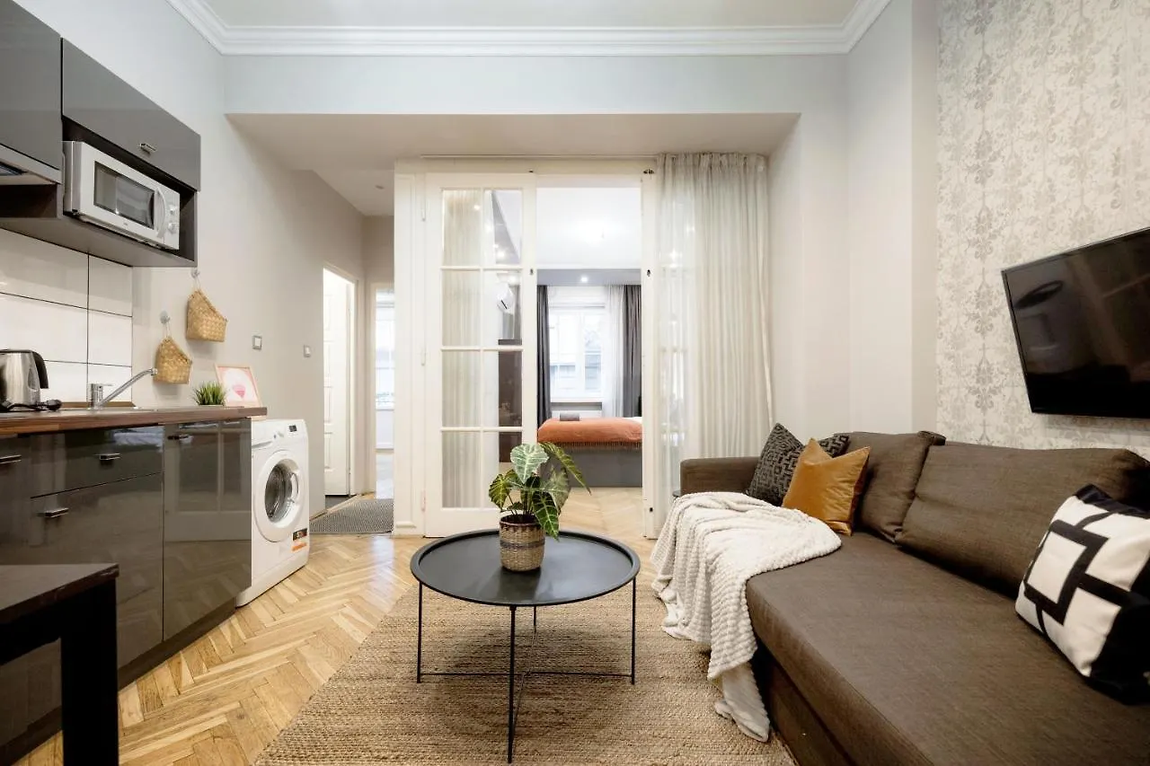 Chill On The Screened Balcony-Budapest Most Historic Landmarks Apartment Budapest